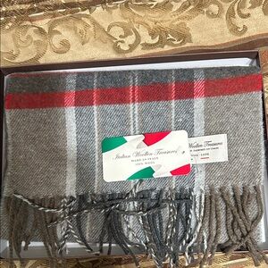 Unisex Gray and Red Scarf